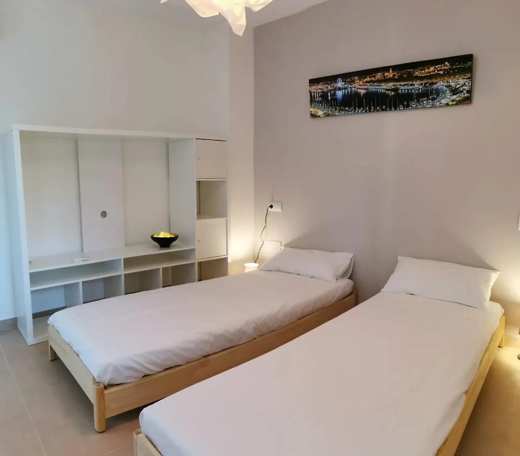 La Perla Cruise Apartment On Private Beach, Modern With Aircon & Wifi Benalmadena 0*,